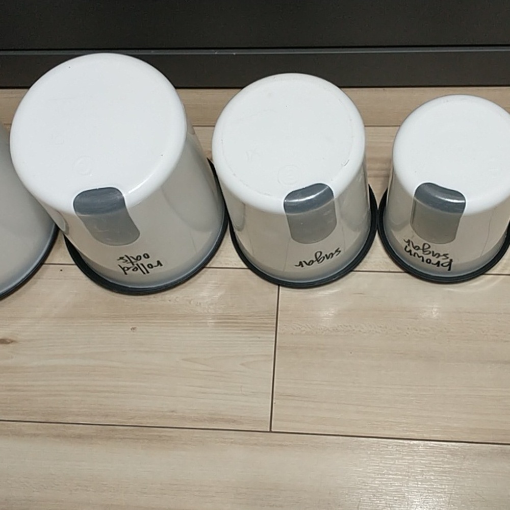Tupperware 8 piece set - Picture 7 of 9
